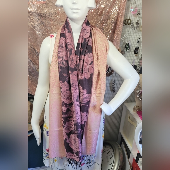 Women's new Pashmina "Black & Dark Red" roses and cheetah print scarf with tassl - Picture 9 of 11